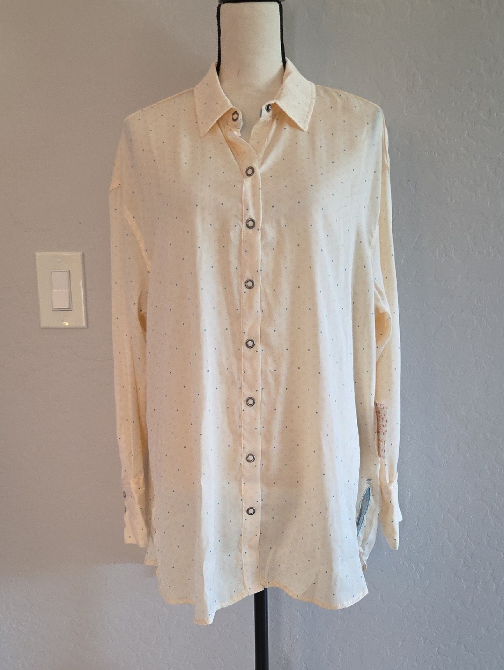 We The Free Cream/Peach Dot-Print Long Sleeve Button Down Shirt Size XS NWT